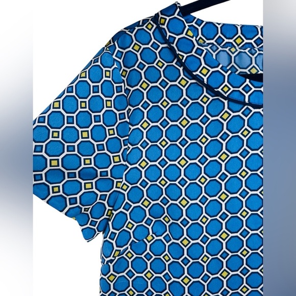 Banana Republic geometric short-sleeve crewneck blouse, Size 8, flared, Office - Picture 3 of 7